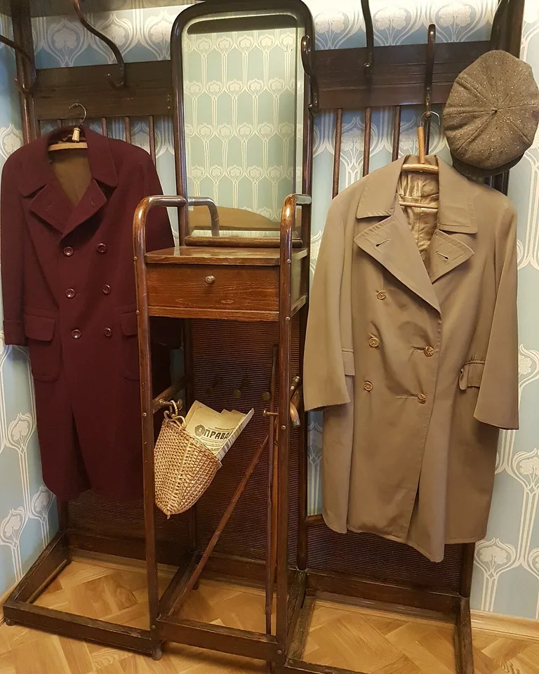 Standing coat rack with hooks for coats and bags