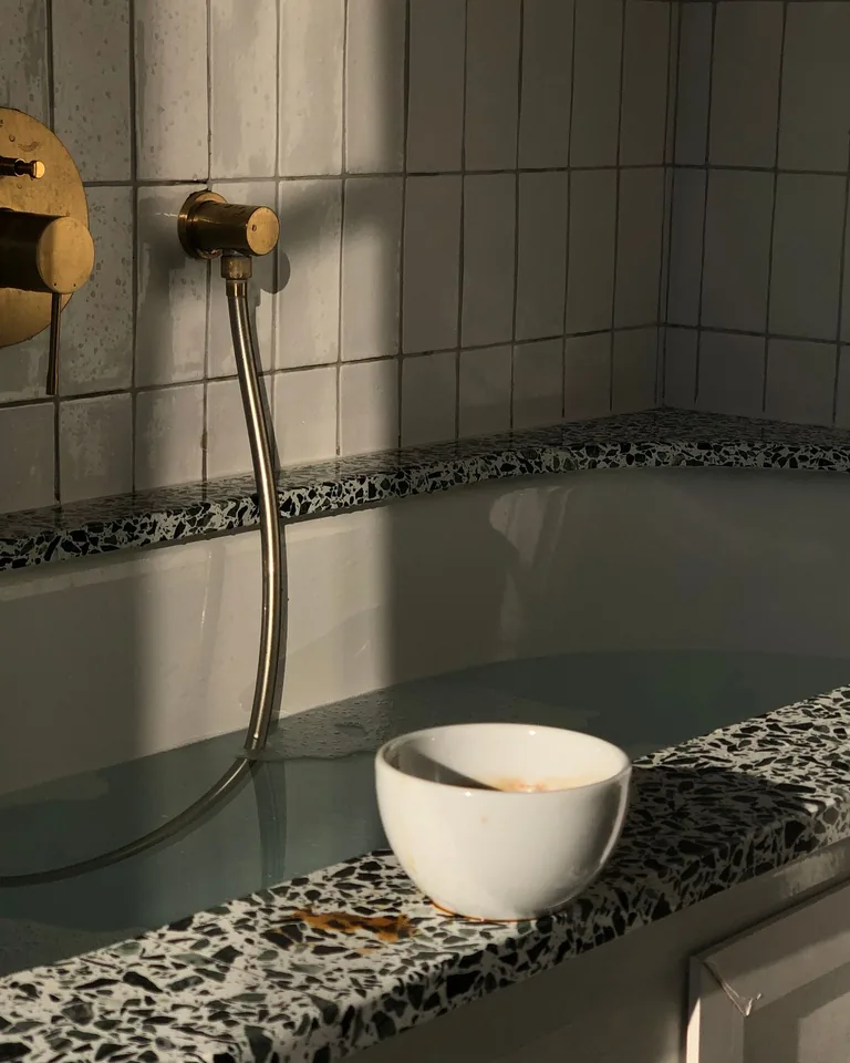 Terrazzo tub edge in soft neutral tones