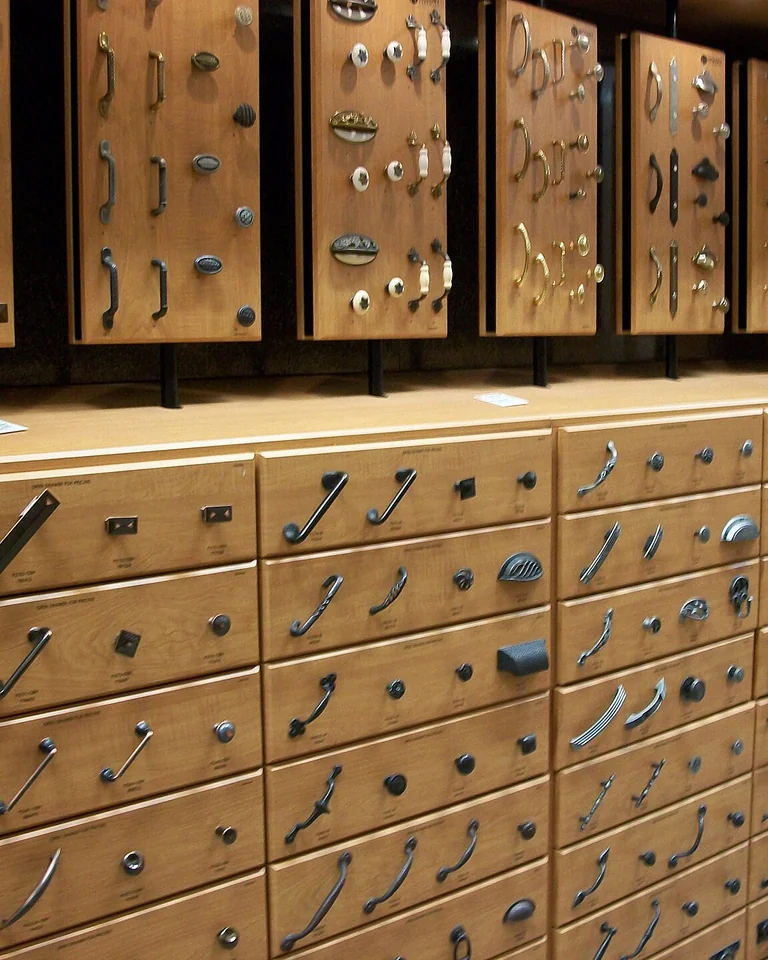 Display of cabinet knobs and drawer pulls