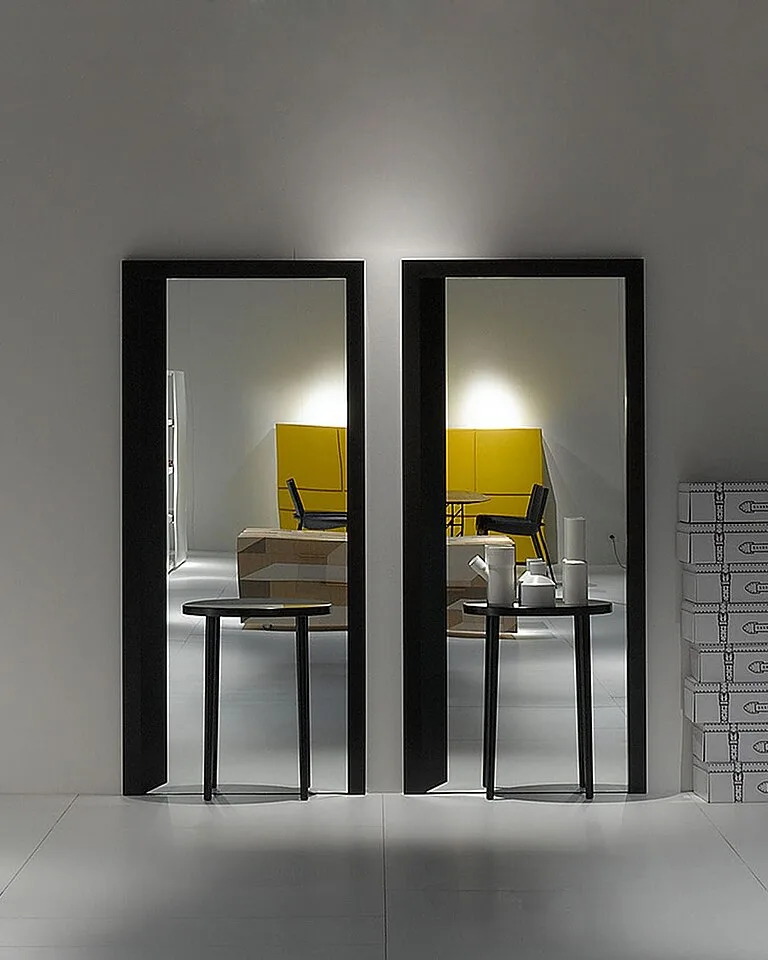 Contemporary standing mirror