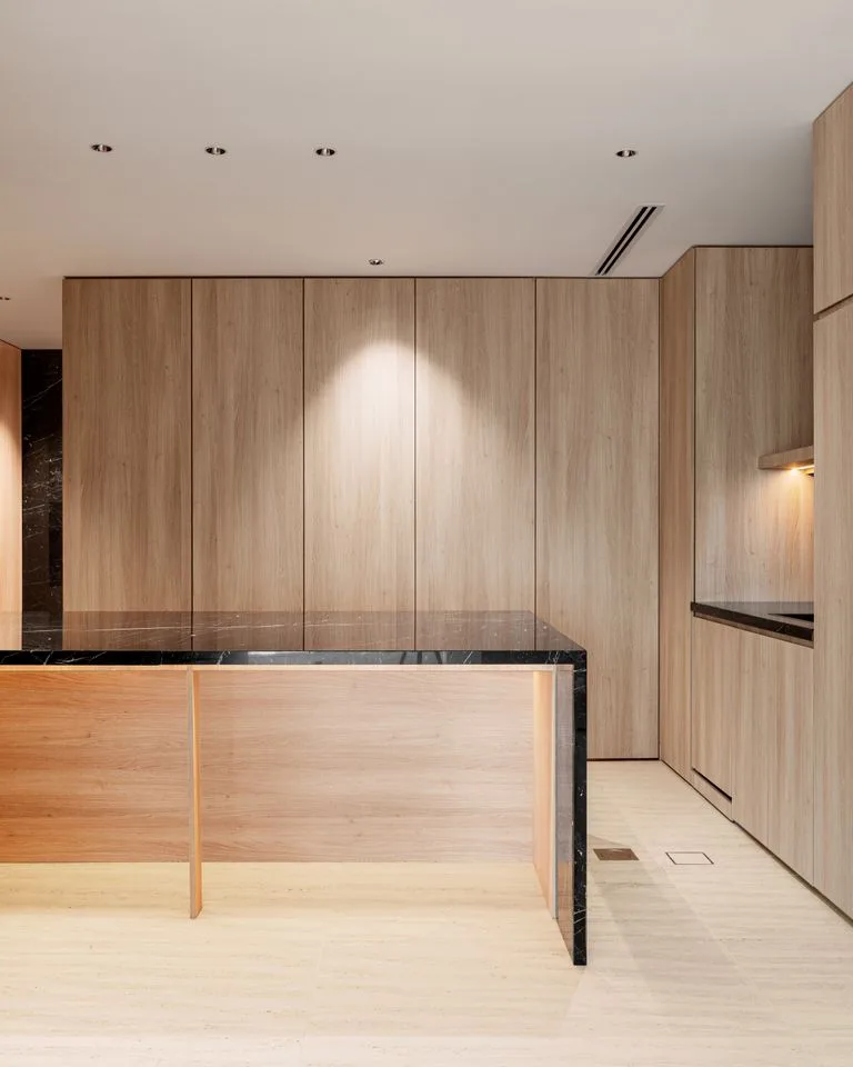 Slab-front wood cabinets with straight grain in a matte finish