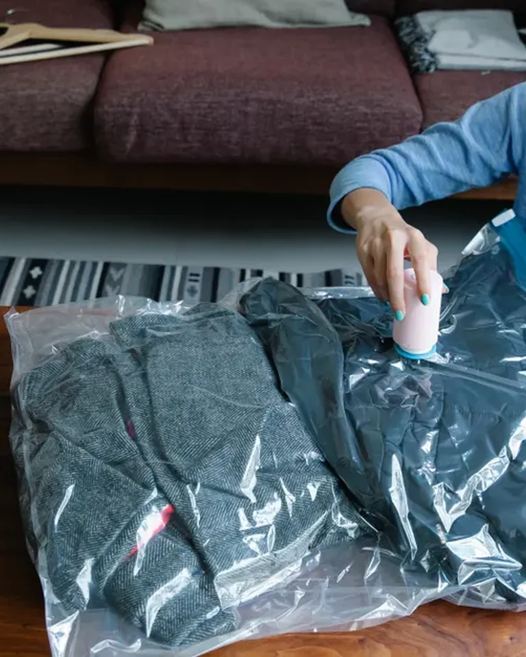 Vacuum-sealing clothes in a storage bag